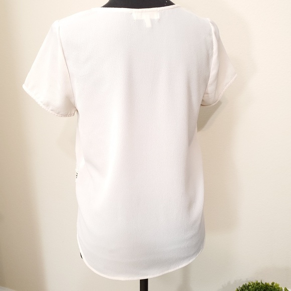 Monteau Embroidered Ivory Shortsleeve Blouse - Picture 3 of 5